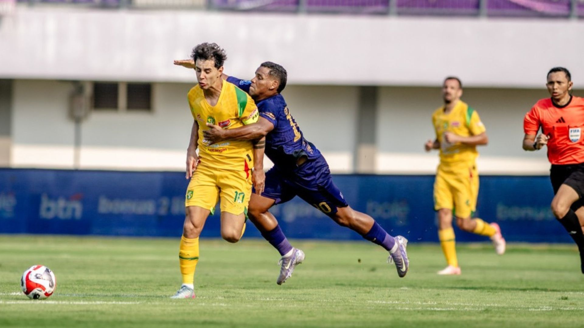 Persita Tangerang vs Persebaya Surabaya 16082025