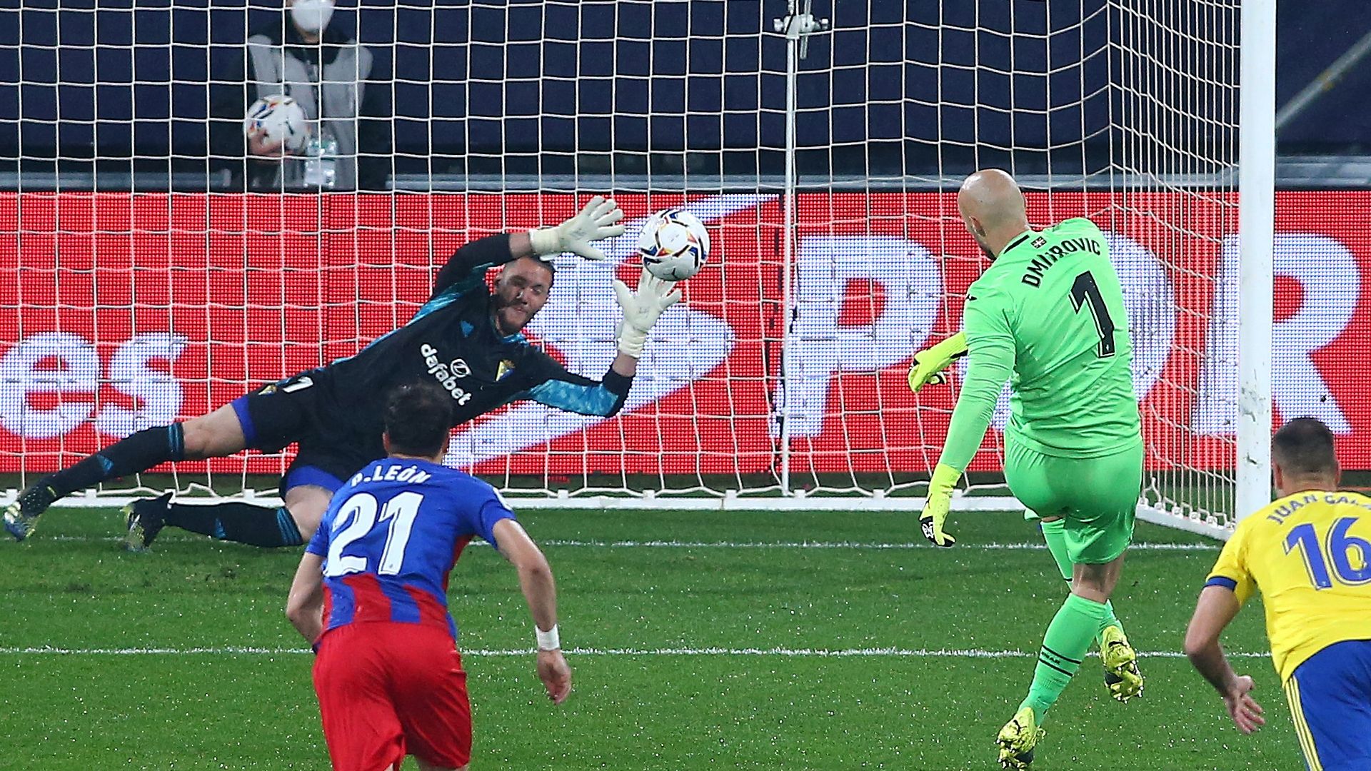 Ledesma y Dmitrovic, Cádiz vs. Eibar