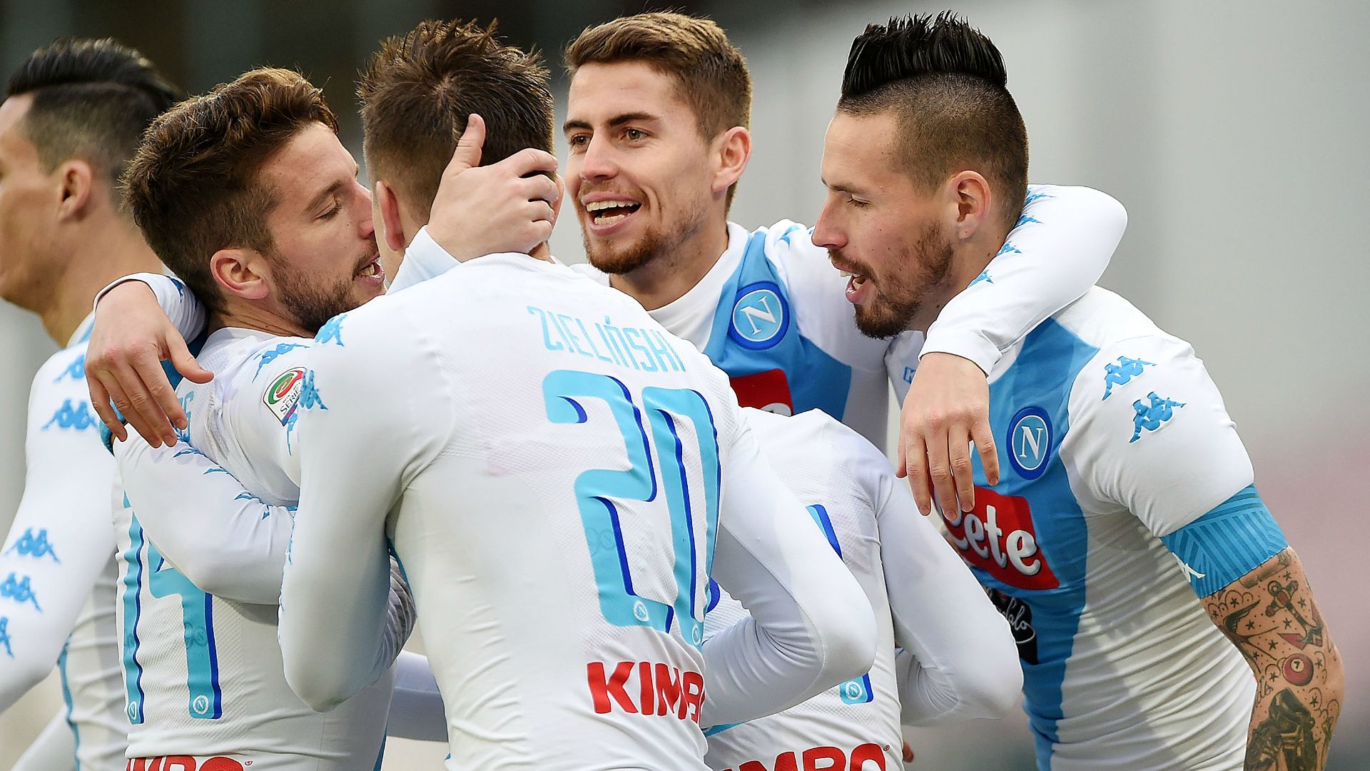 Napoli players celebrating vs Pescara Serie A 15012017