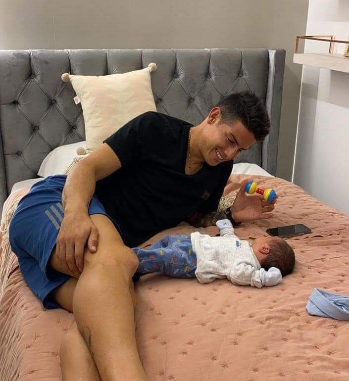 James Rodríguez and son