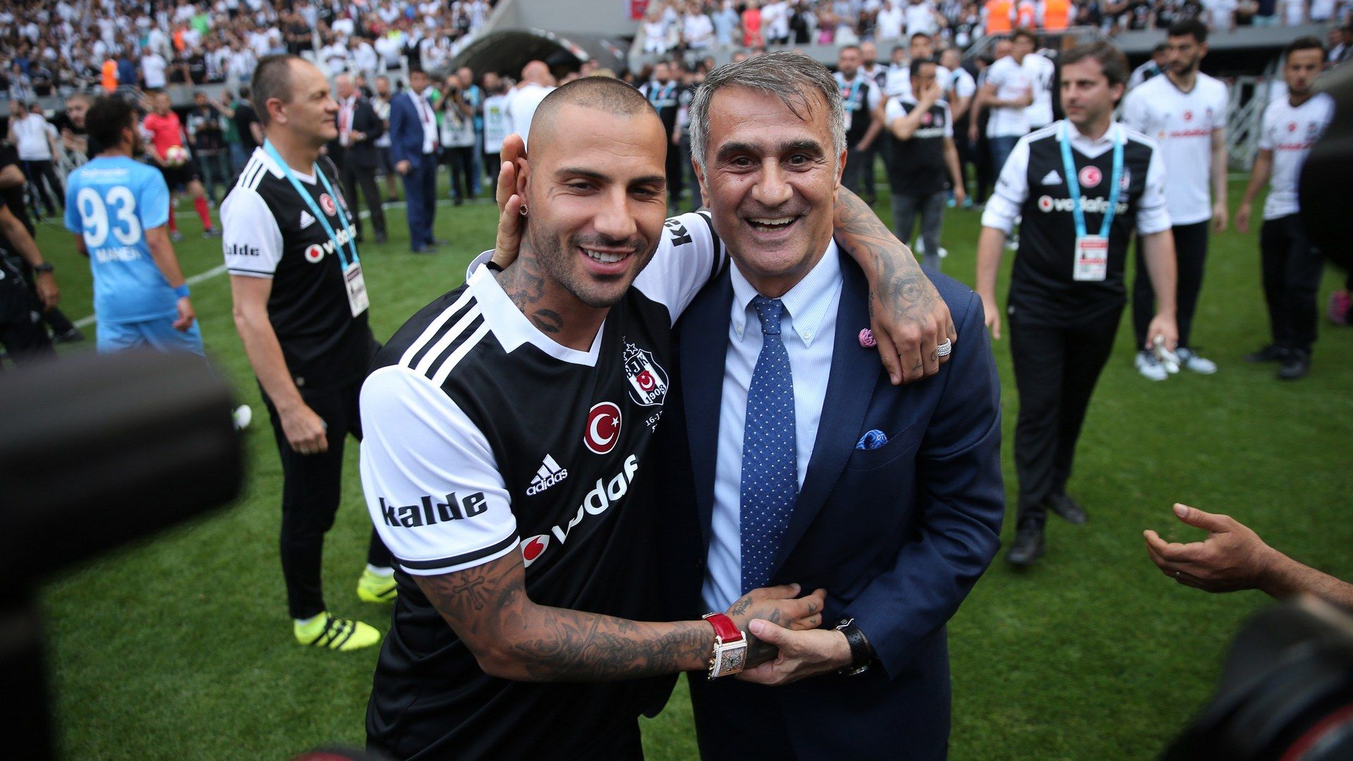 Senol Gunes Ricardo Quaresma Besiktas champions celebration
