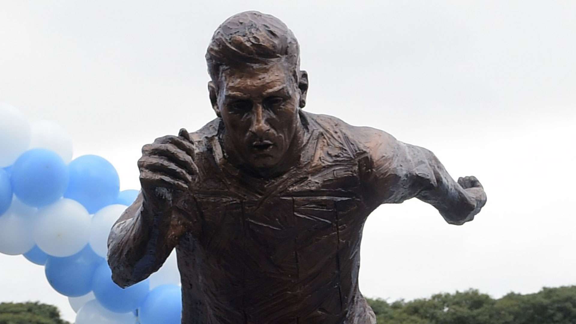 Lionel-Messi-Statue 06282016
