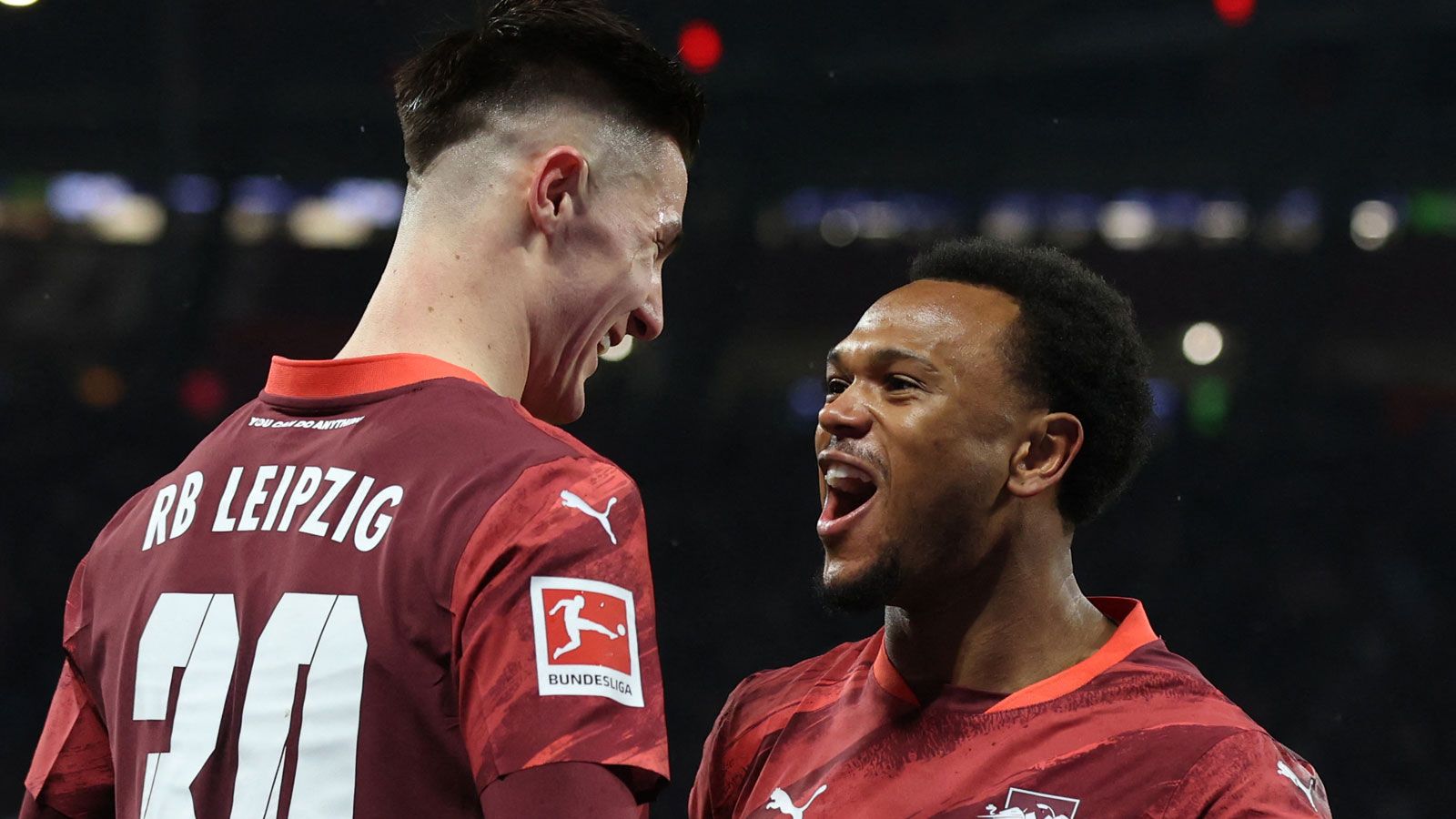 Benjamin Sesko und Lois Openda