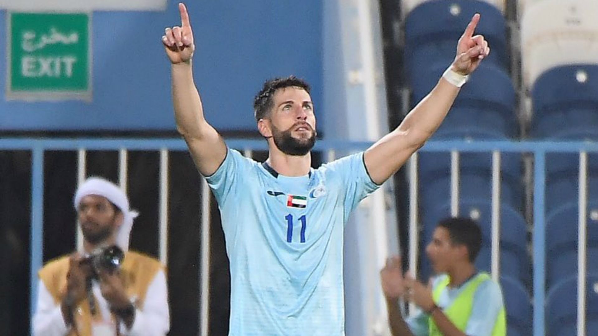 بيدرو كوندي مهاجم بني ياس ياس يحتفل ضد الوحدة دوري الخليج العربي الإماراتي