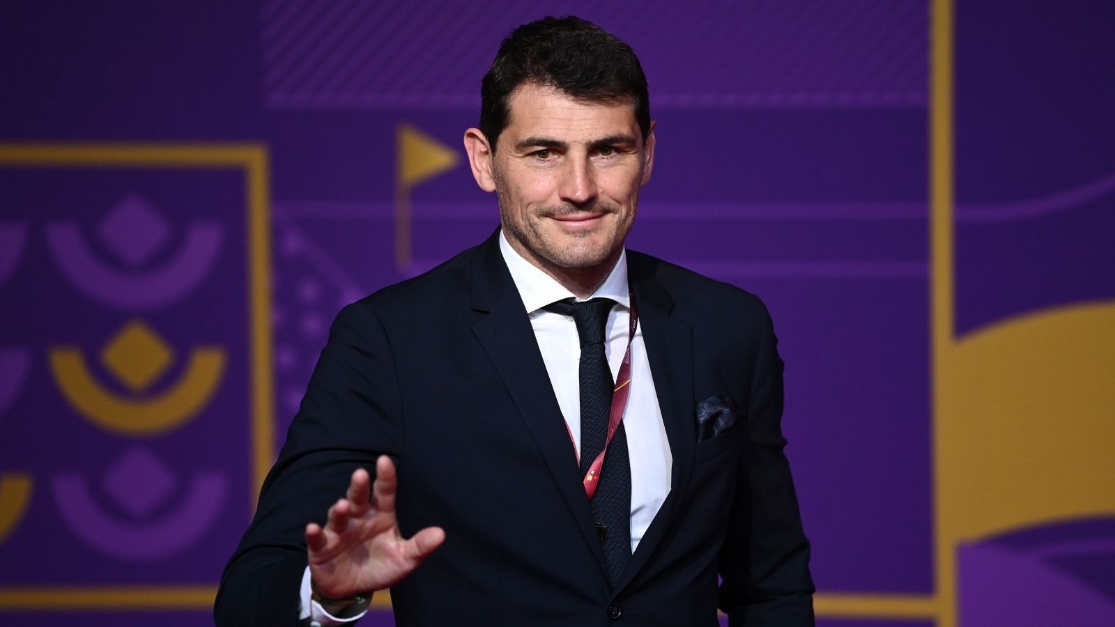 كاسياس يثير الجدل مرة أخرى .. والسبب لقاء مع ممثلة إباحية! | العربية  Goal.com