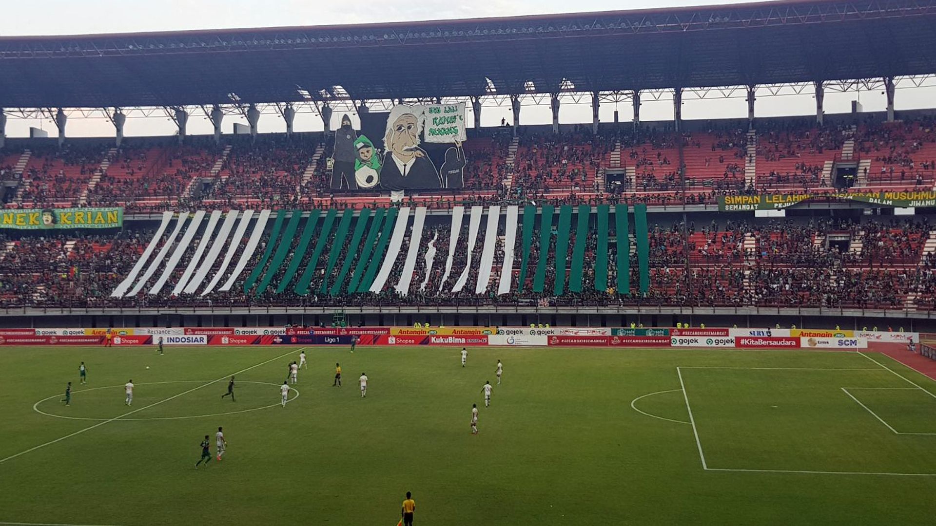 Bonek Persebaya Gelora Bung Tomo GBT Koreo