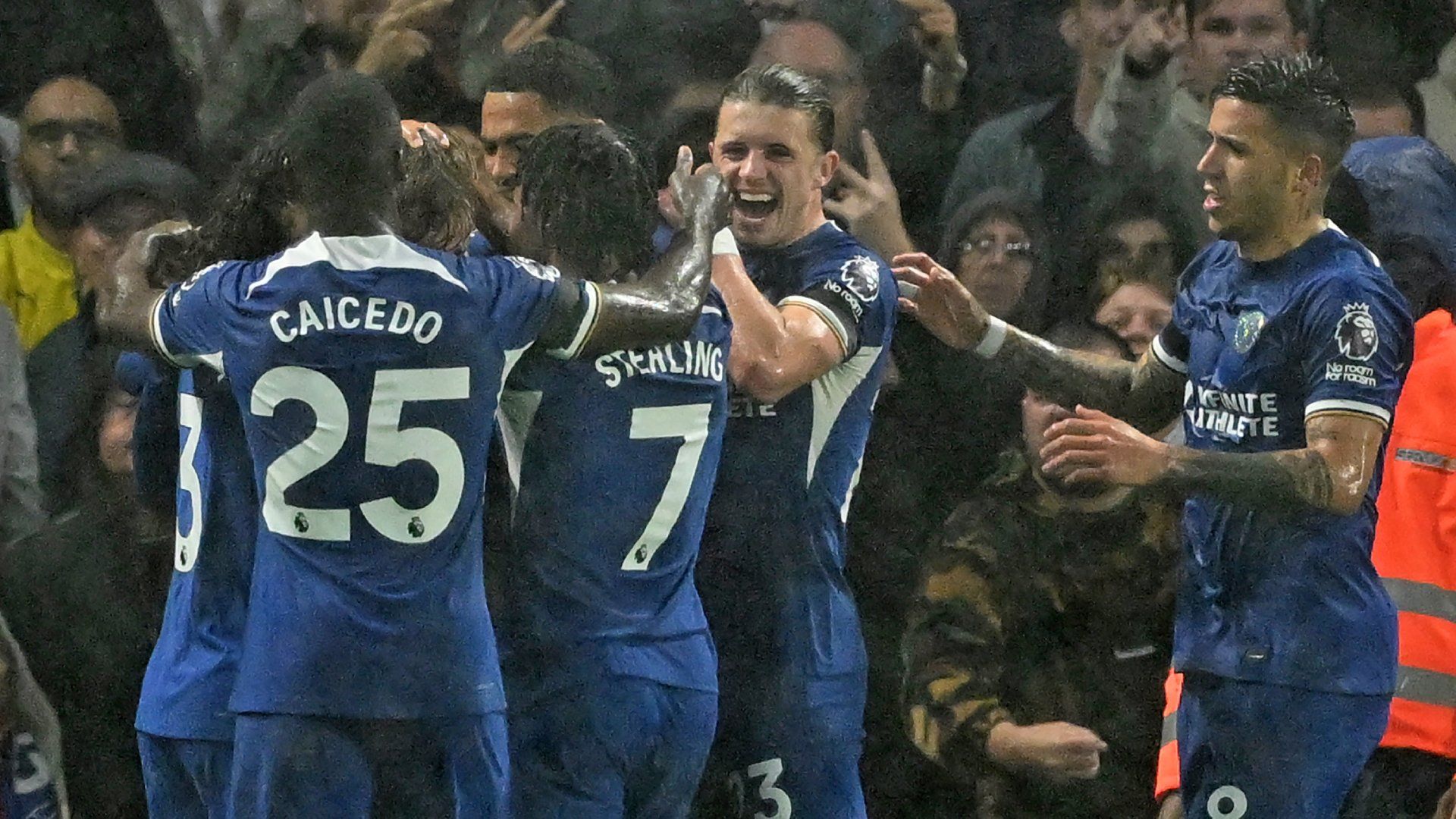 Chelsea celebrate vs Arsenal 2023-24
