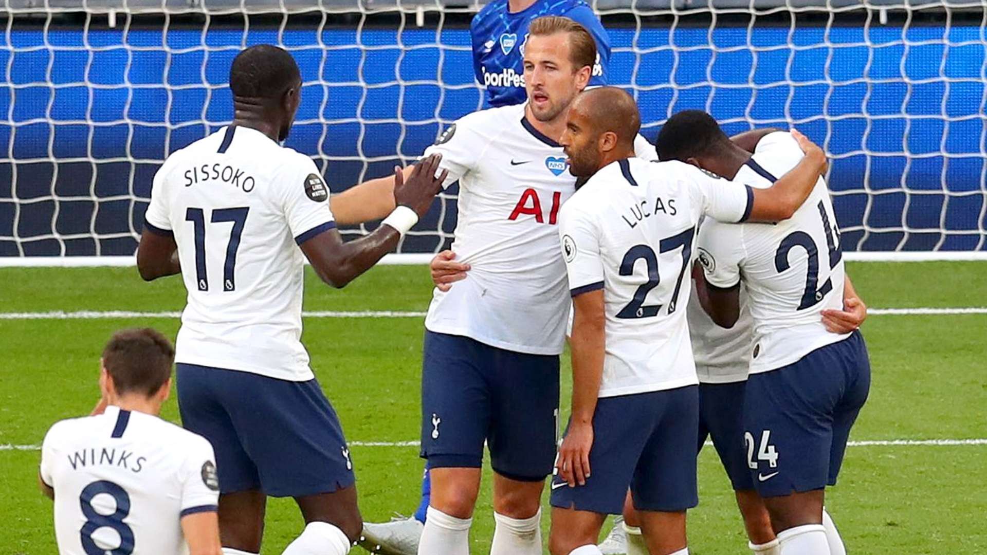 Tottenham celebrate vs Everton 2019-20