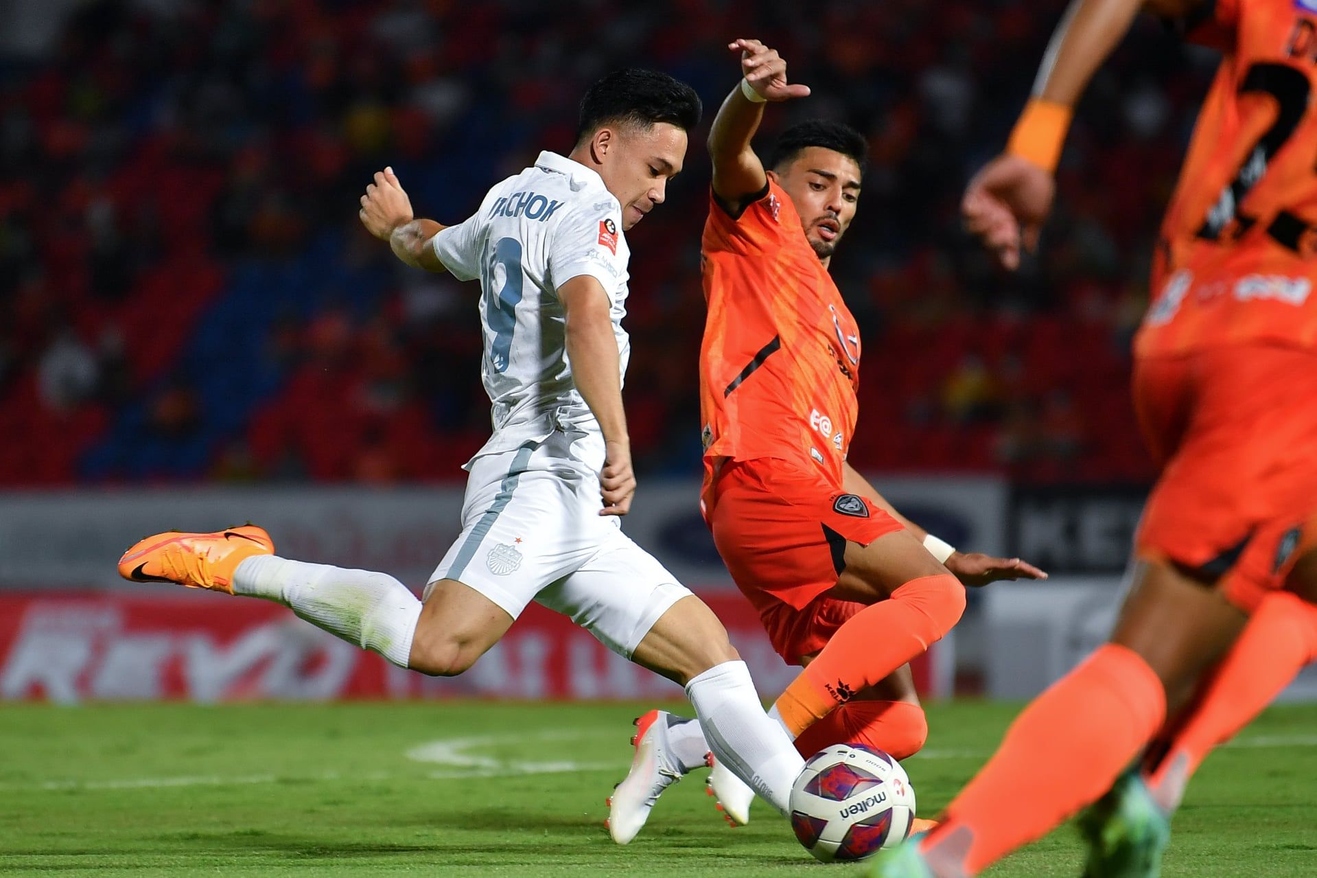 สุภโชค สารชาติ