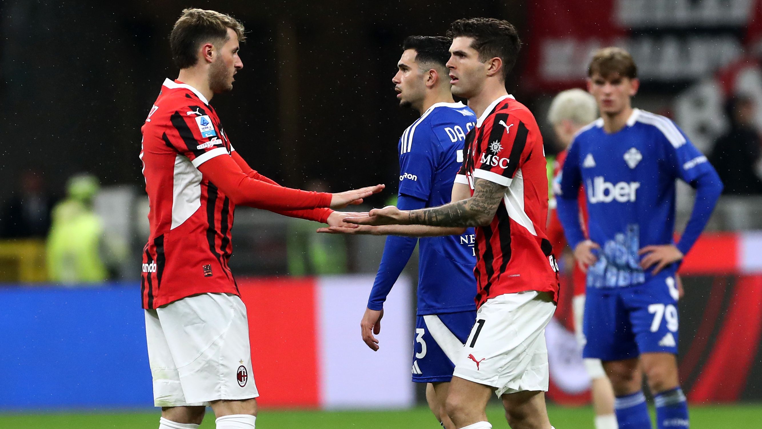 Gimenez Pulisic Milan Como desktop