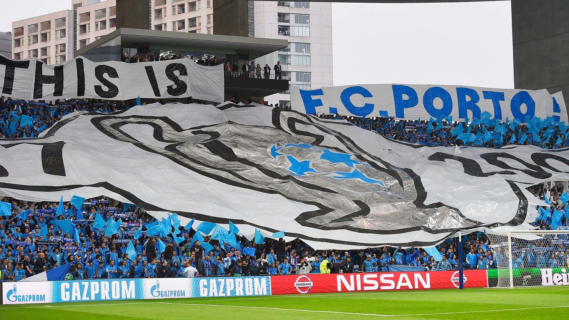 Porto fans Estadio do Dragão 15042015
