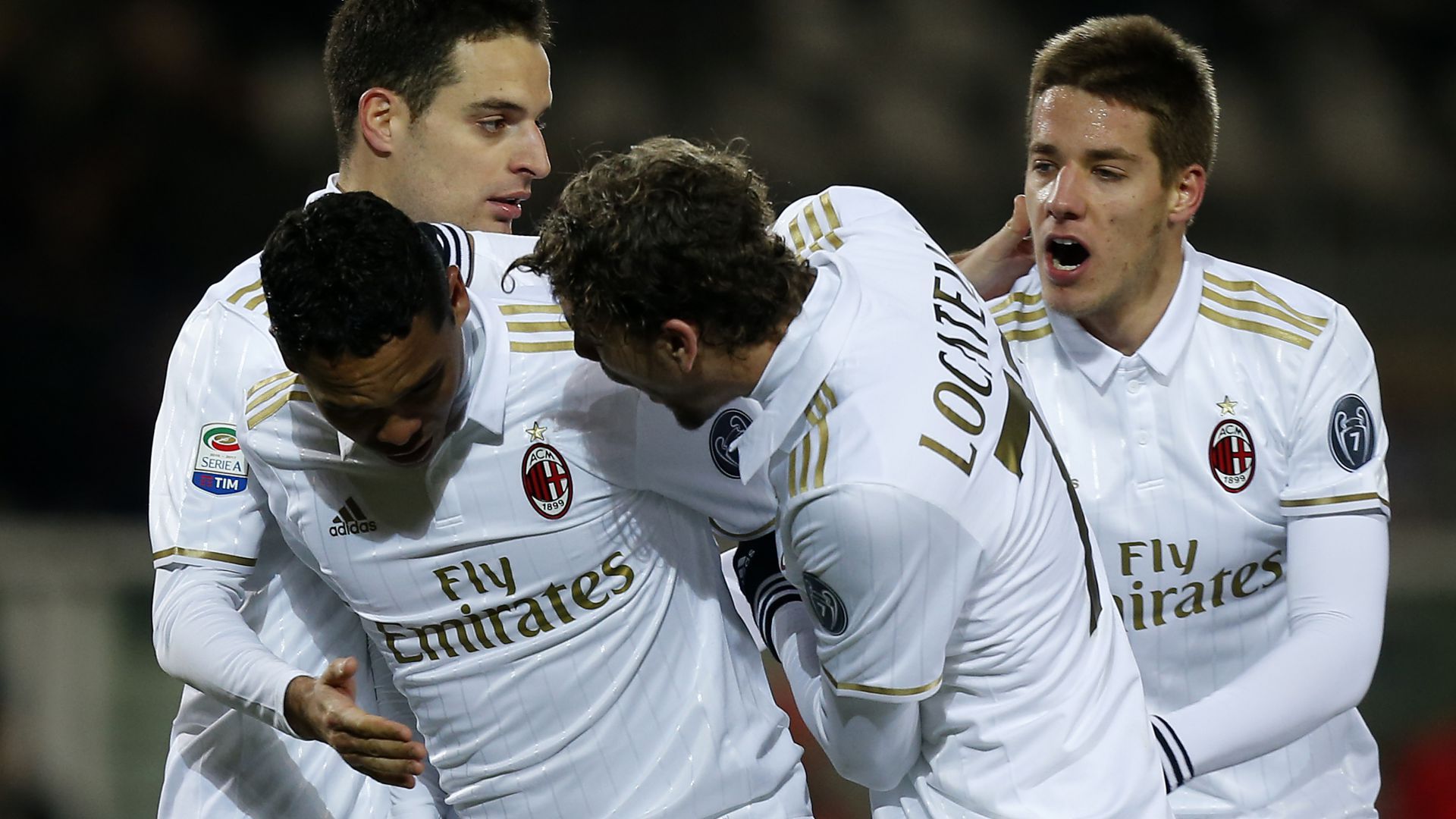 Milan celebrating vs Torino