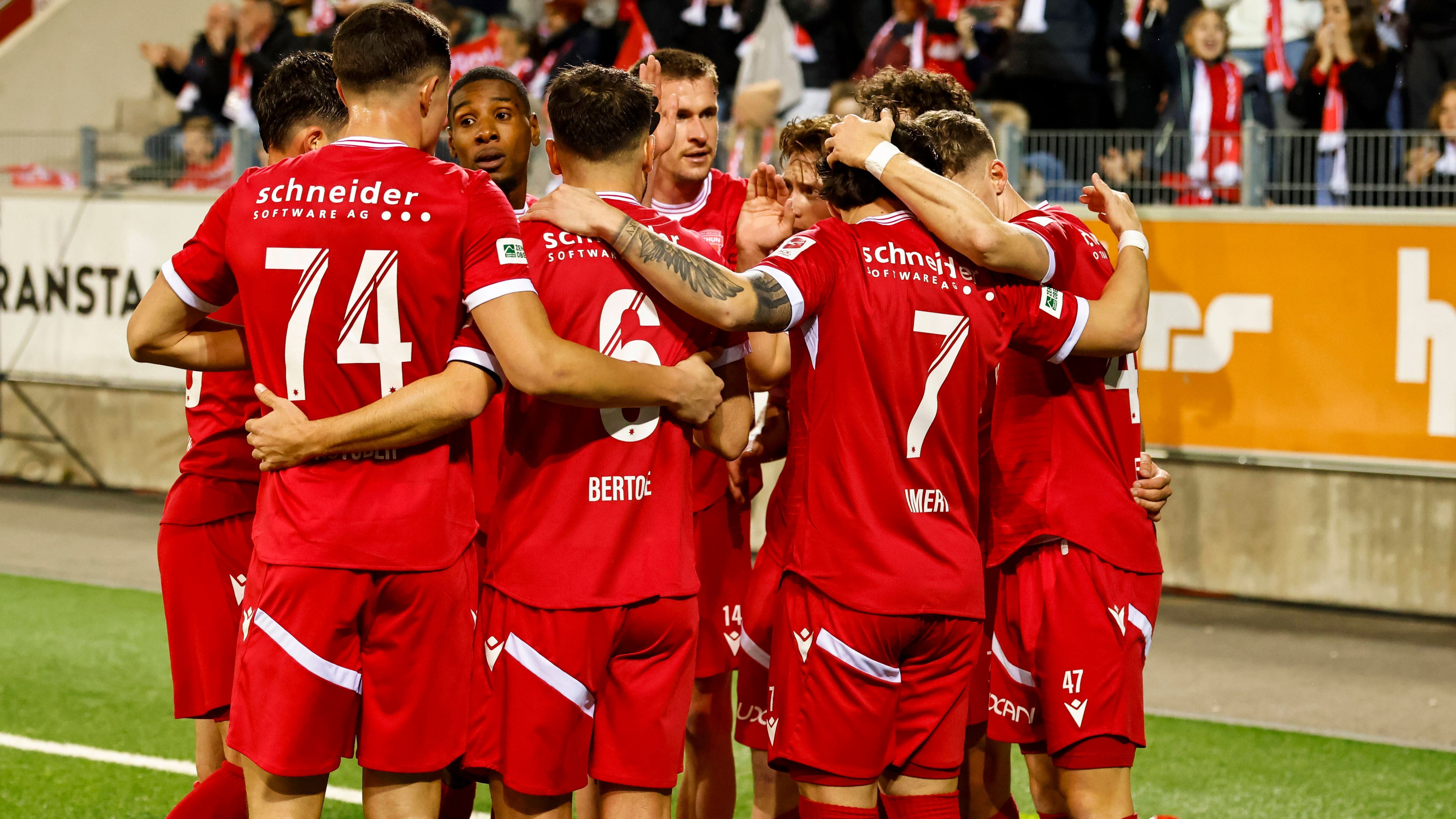 FC Thun celebrating goal