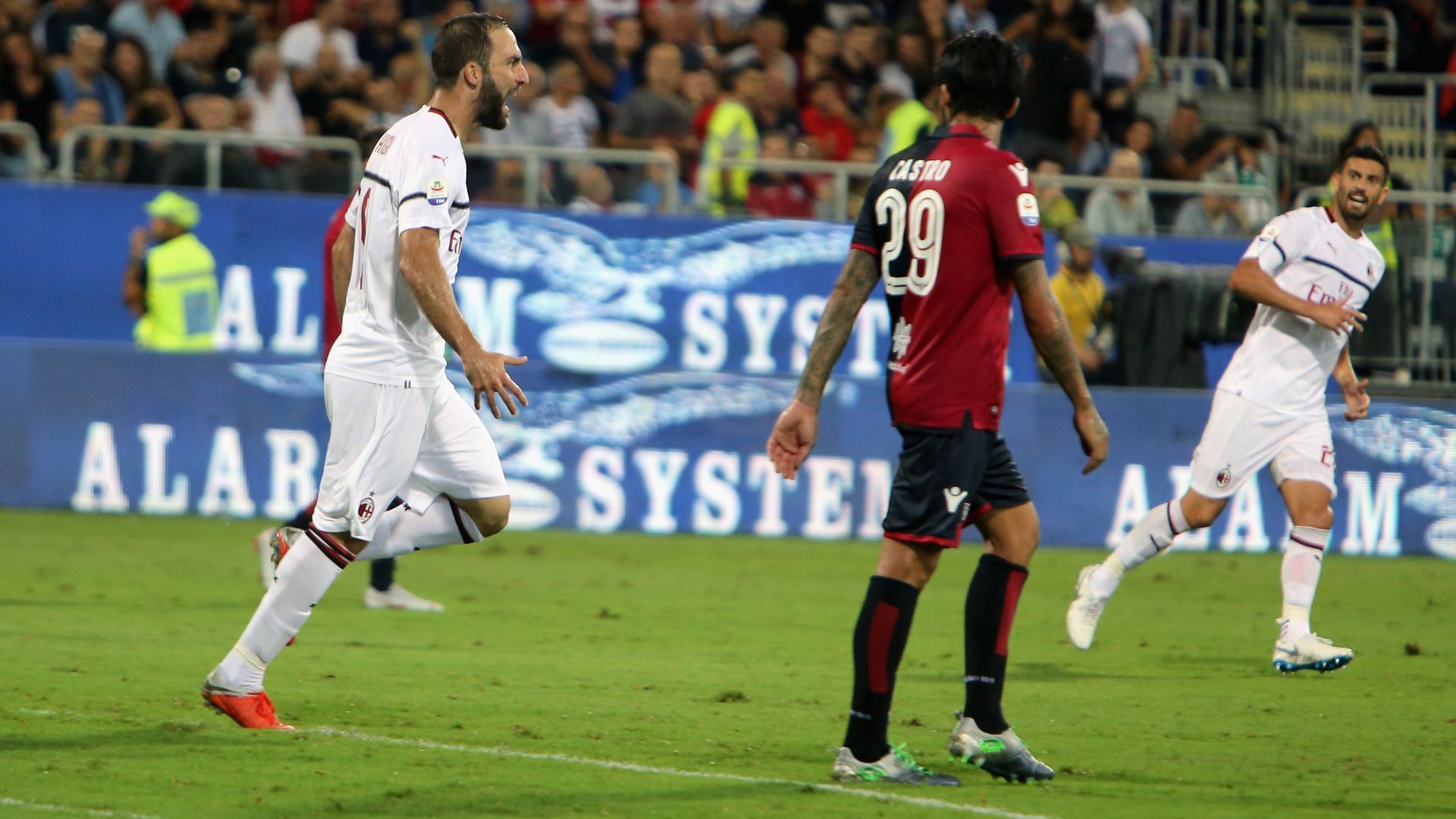 Gonzalo Higuain Cagliari Milan