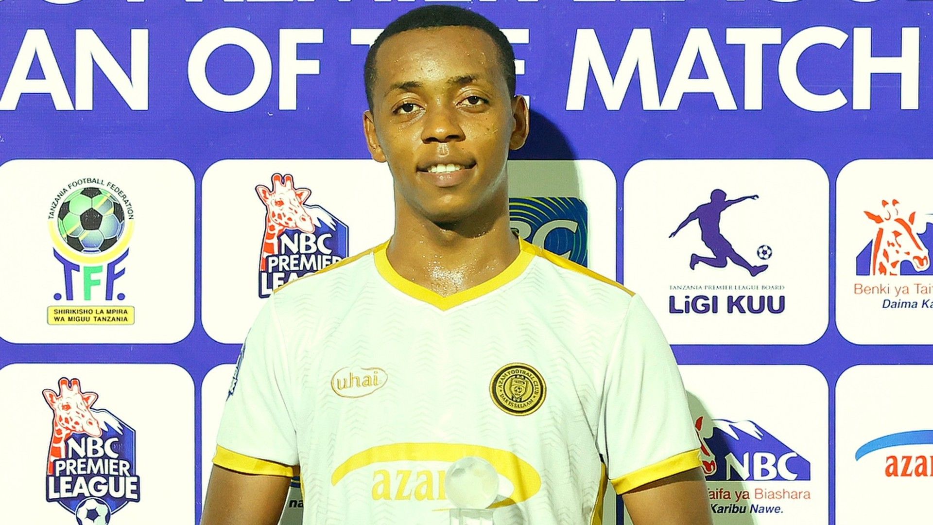 A reunion with Nasreddine Nabi looming? Azam open up on possibility of Kaizer  Chiefs signing goalscoring midfielder Feisal Salum for FREE | Goal.com  South Africa