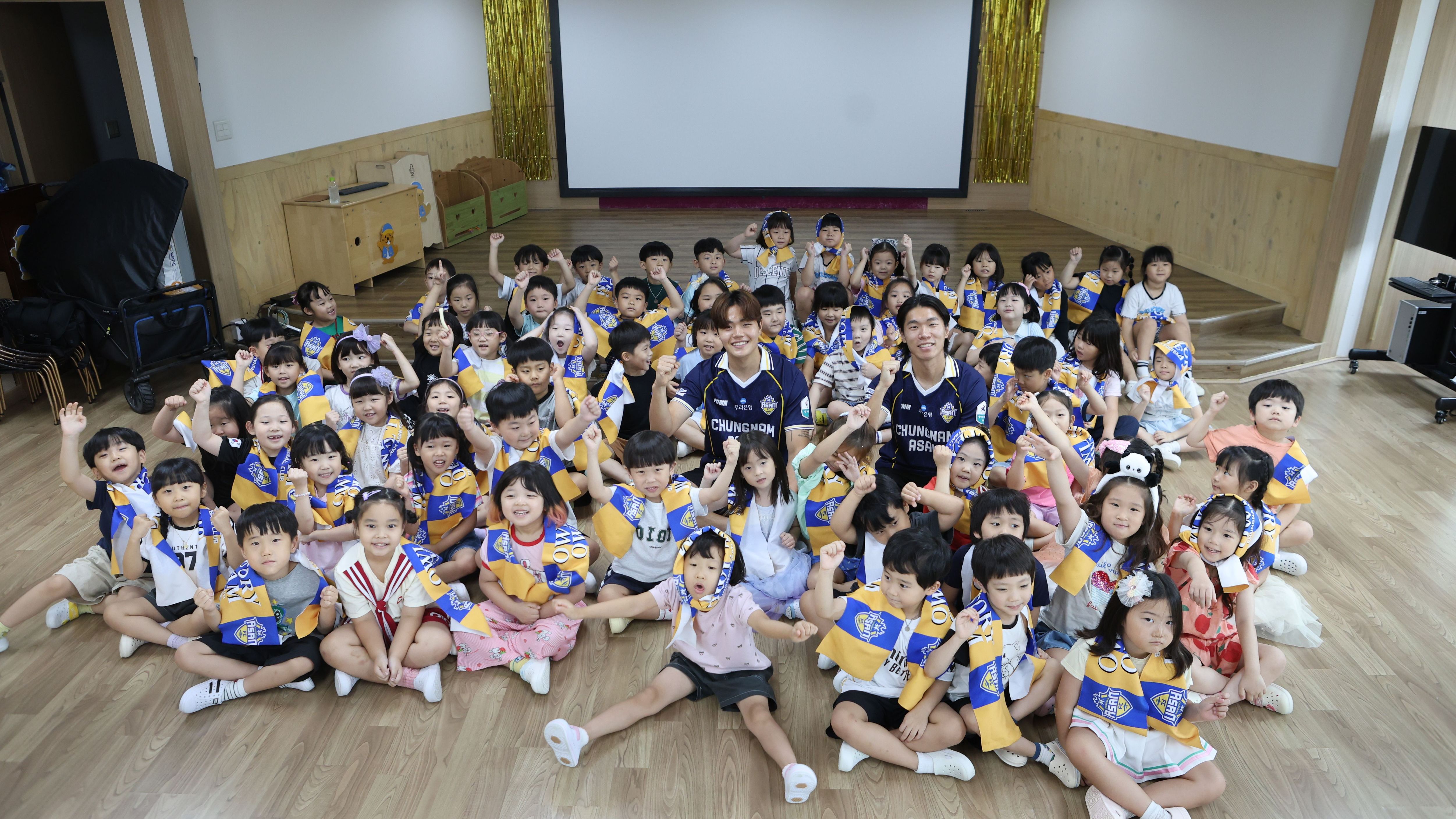 충남아산FC 박성우·최현웅, 아이사랑유치원 찾아 특별한 비타민 스쿨 진행