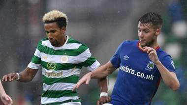 Scott Sinclair Celtic Stephen Lowry Linfield