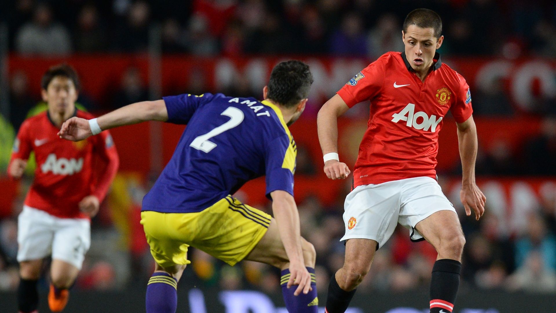 Jordi Amat vs Chicharito