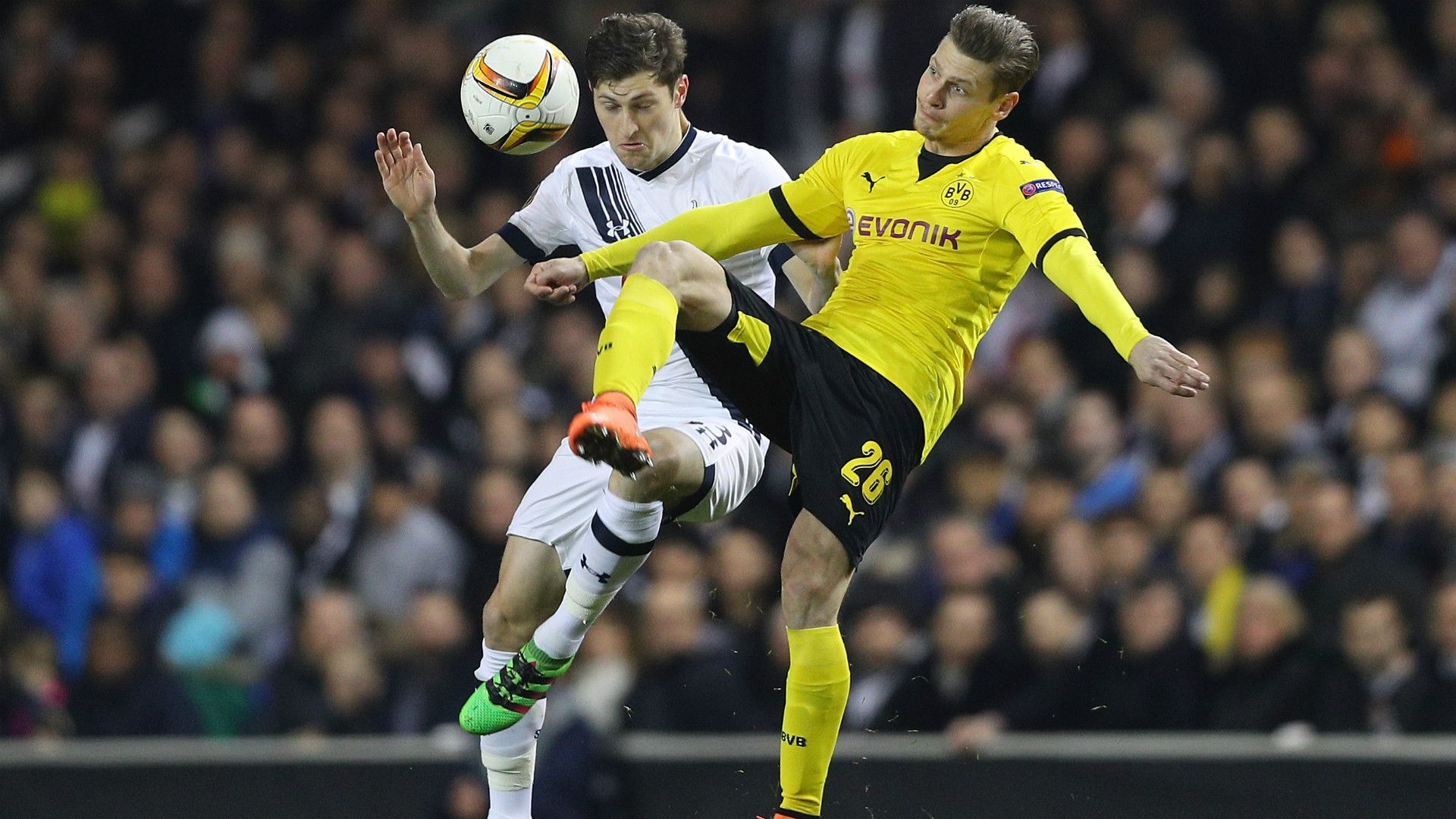 Ben Davies Lukasz Piszczek Tottenham Hotspur Borussia Dortmund Europa League 17032016