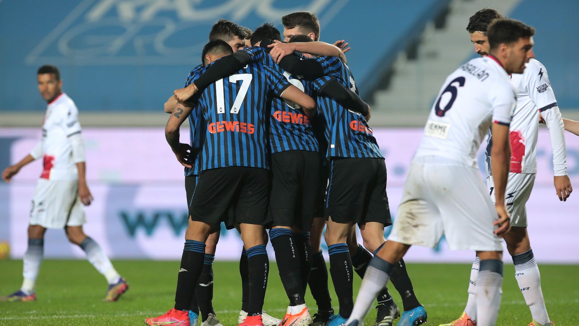 Atalanta celebrating Crotone