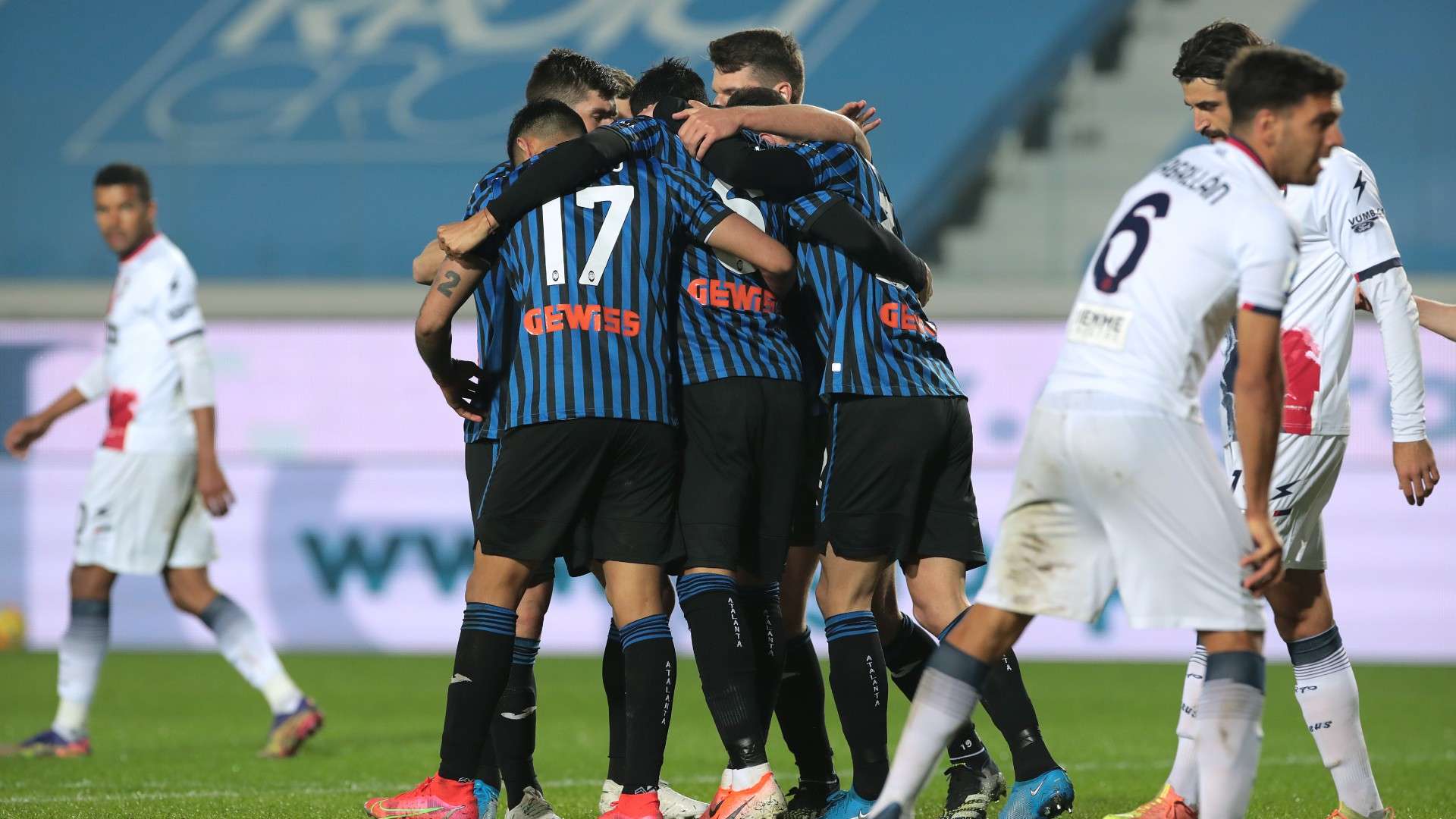 Atalanta celebrating Crotone