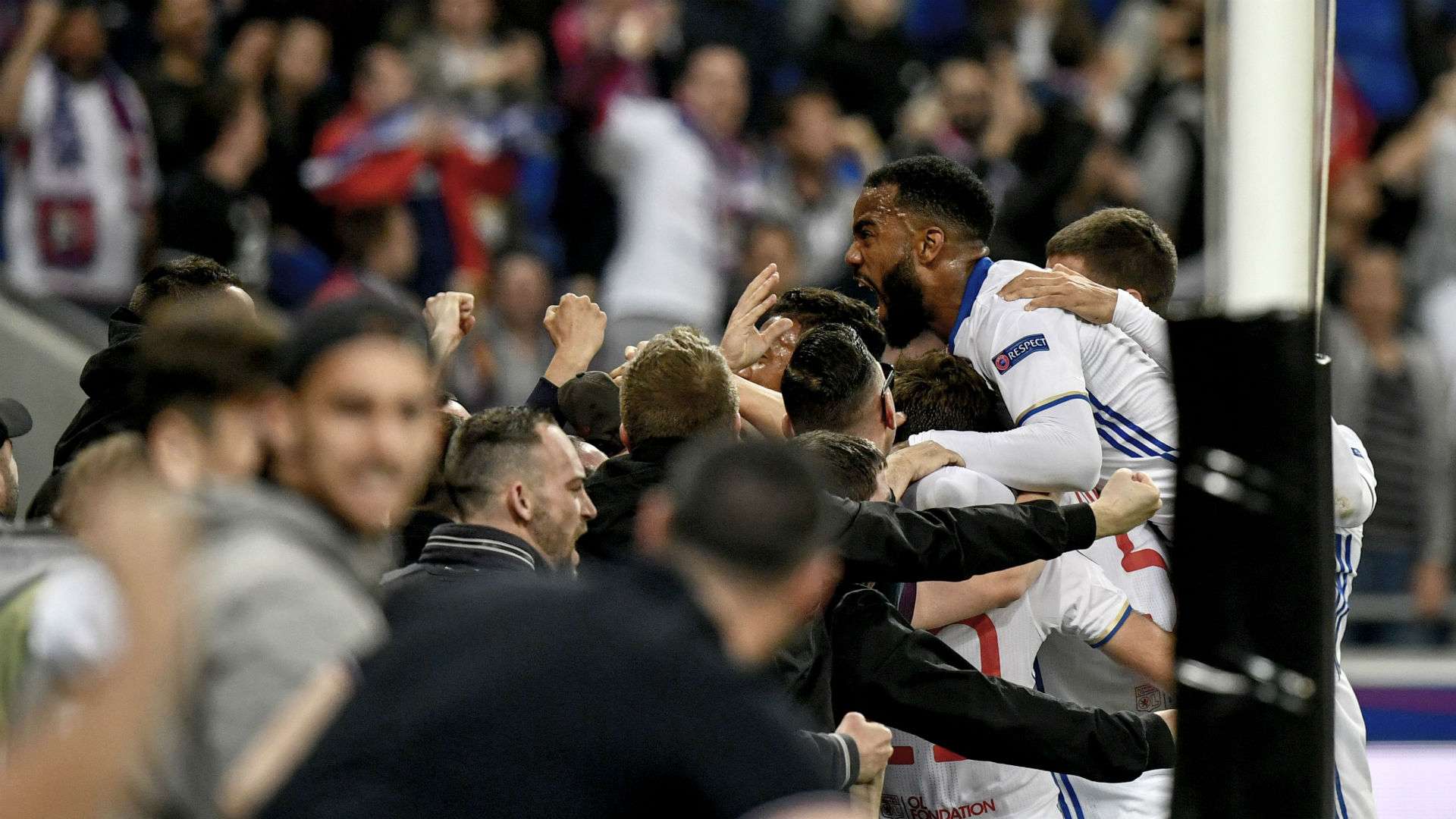 Alexandre Lacazette Lyon Besiktas UEFA Europa League 13042017