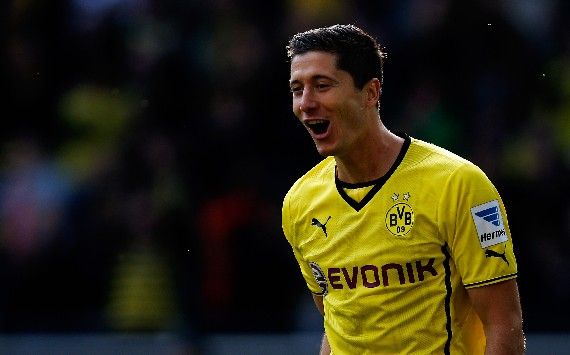 ROBERT LEWANDOWSKI DORTMUND FREIBURG BUNDESLIGA 09282013