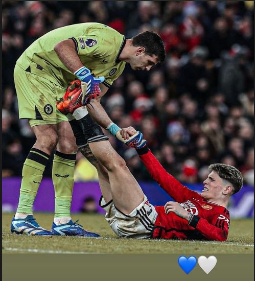 Alejandro Garnacho Emi Martinez 