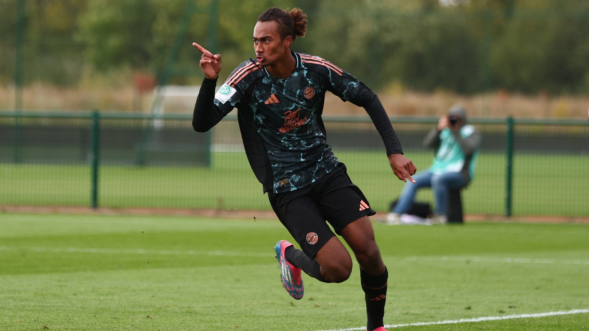 Jonah Kusi-Asare Bayern U19 2024