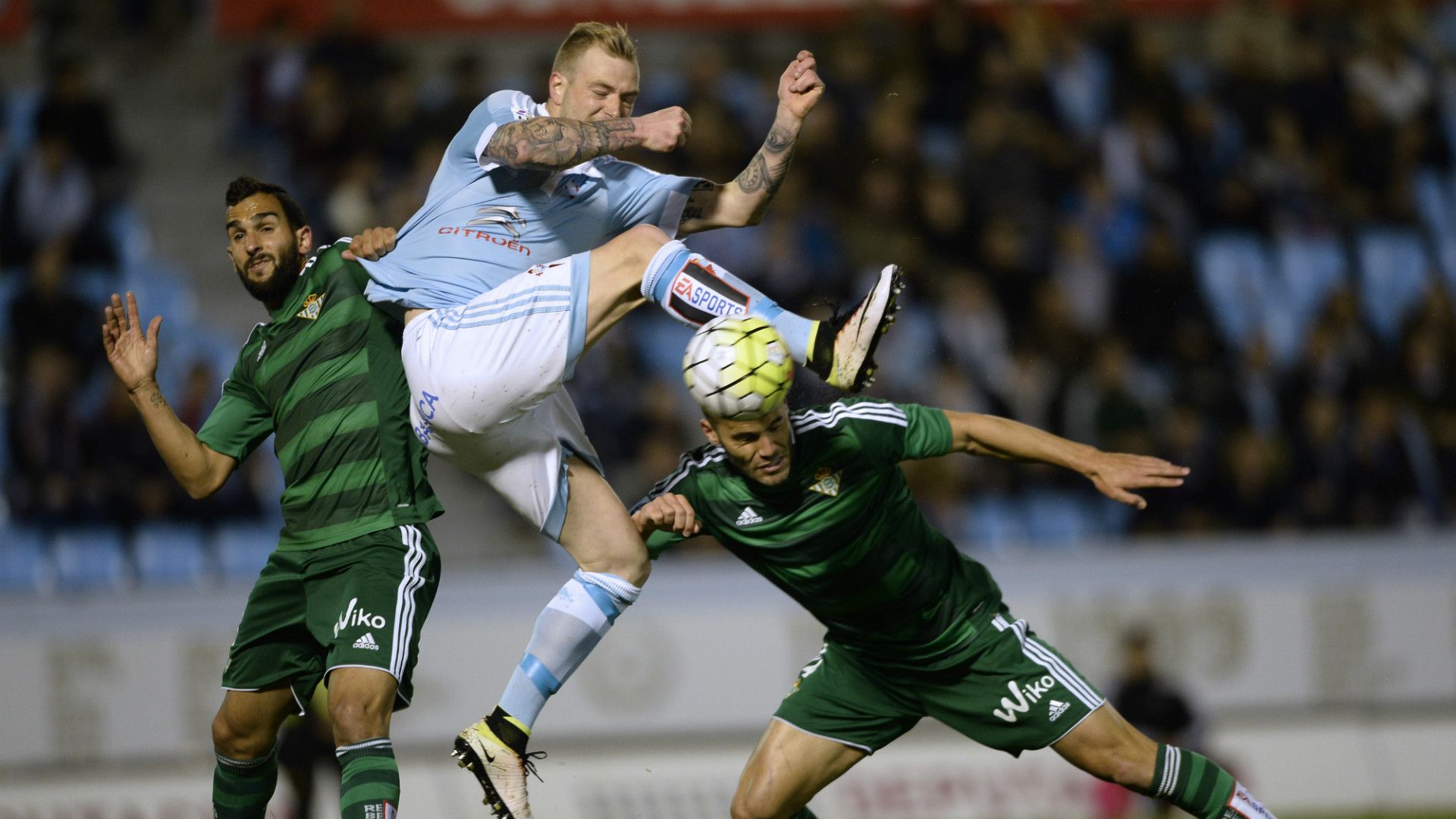 Martin Montoya Betis