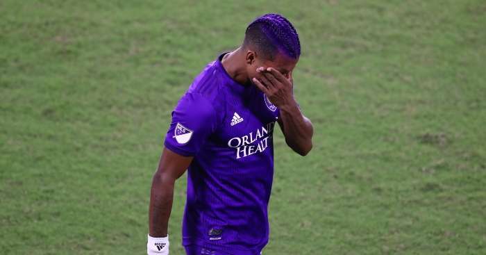 Luis Nani left the pitch in tears