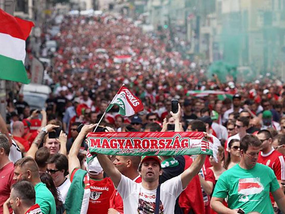 Magyar szurkolók