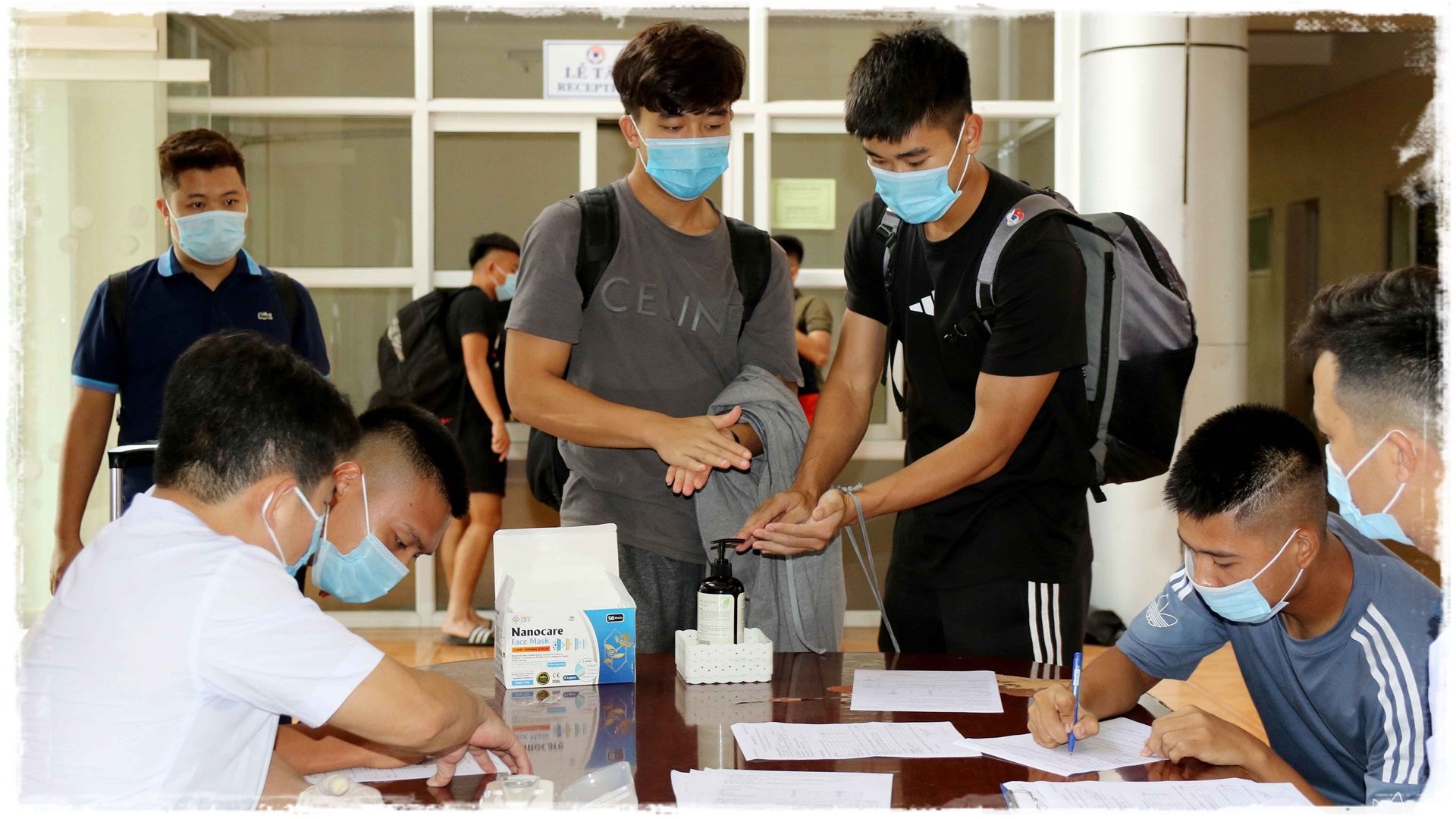 U22 Vietnam's football players & coaches made their COVID-19 tests