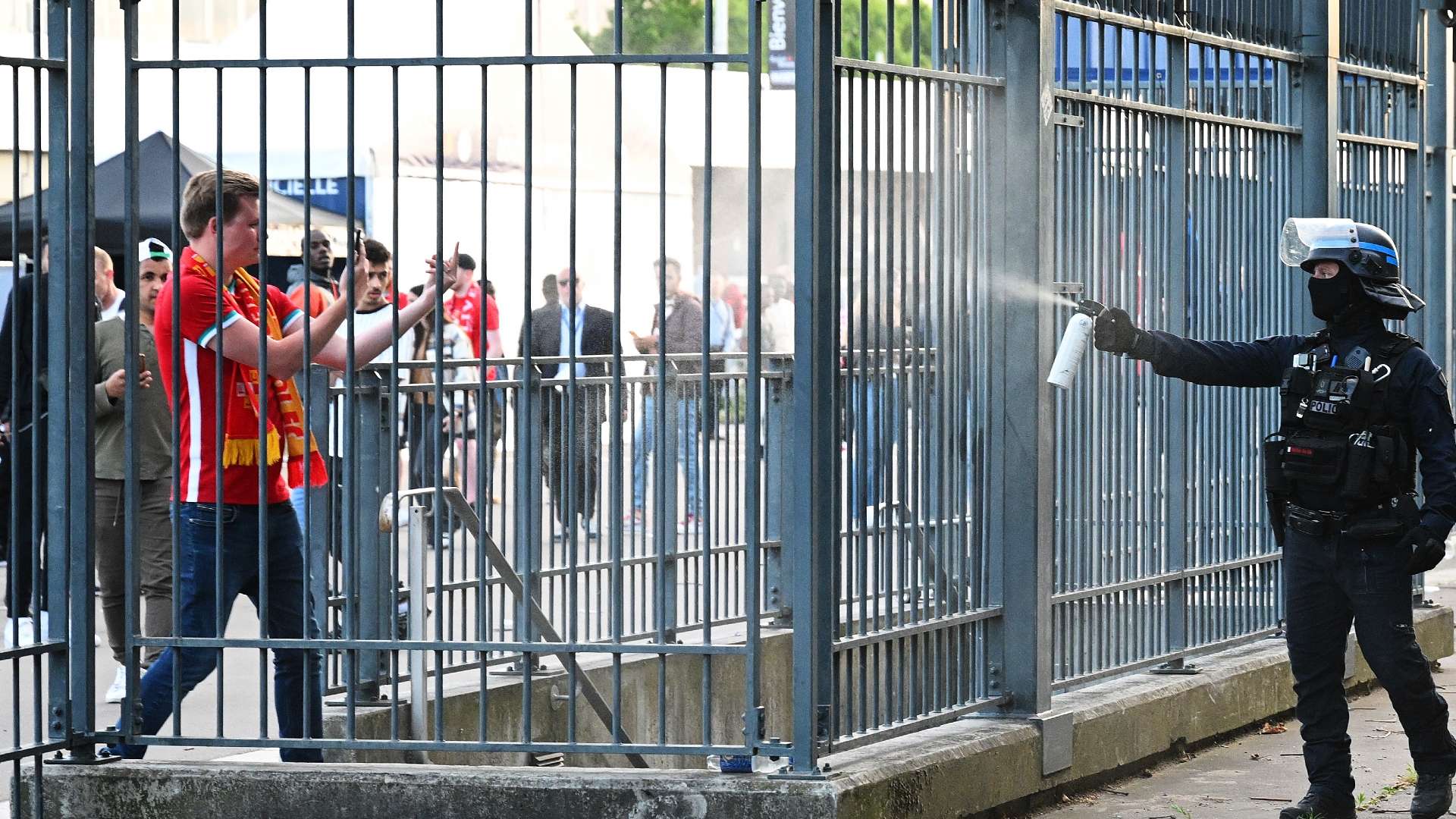 Liverpool fans Paris 2022