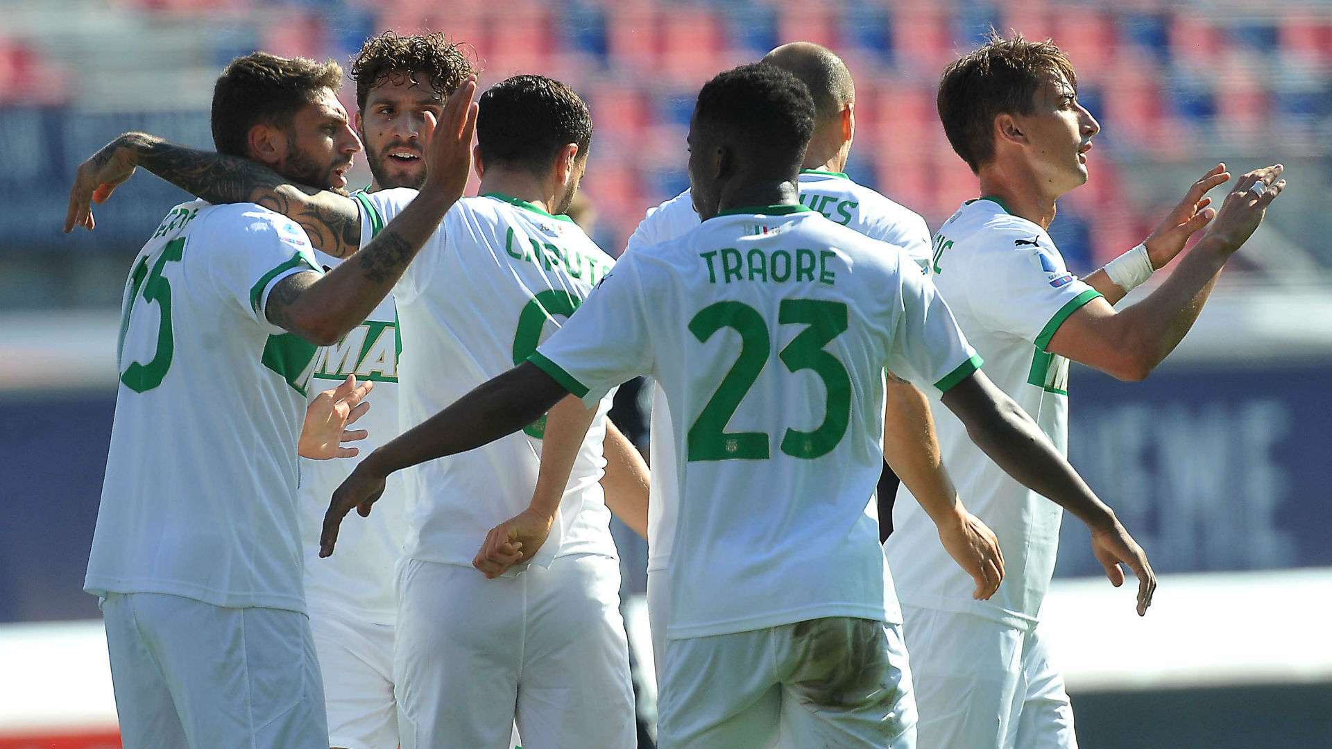 Sassuolo celebrating Bologna