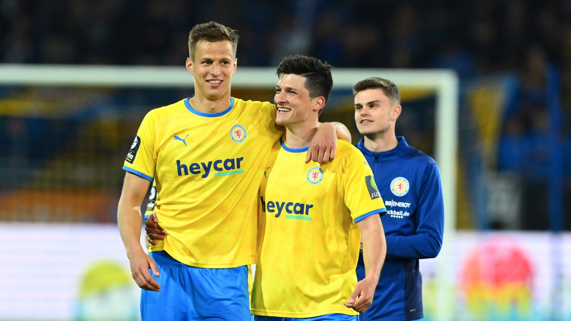 Lion Lauberbach and Jannis Nikolaou (L-R) of Eintracht Braunschweig