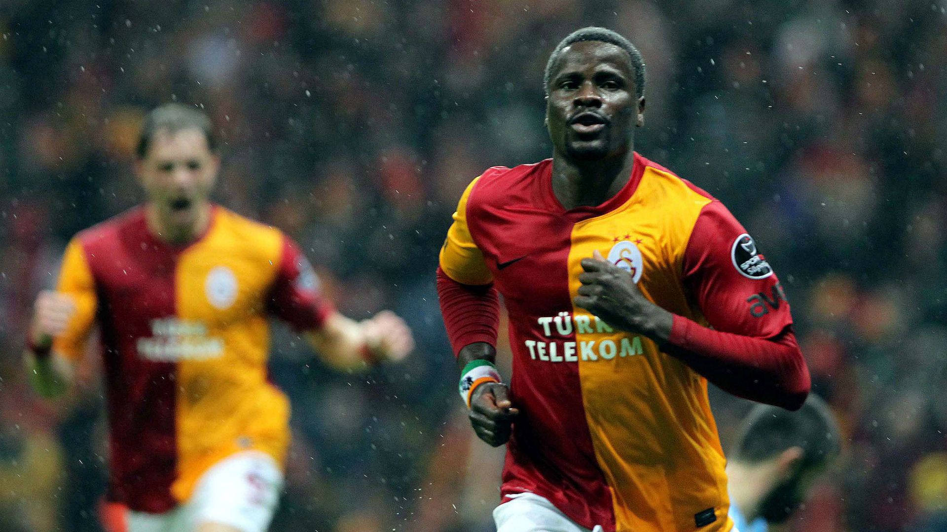 Emmanuel Eboue Galatasaray v Fenerbahce 12072011