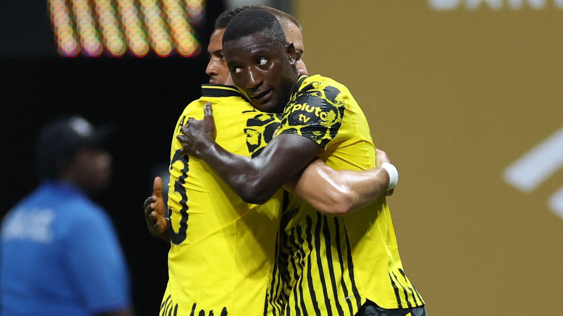 Borussia Dortmund's Guinean forward #09 Serhou Guirassy (R) celebrates scoring his team's second goal 