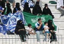 مشجعات الهلال