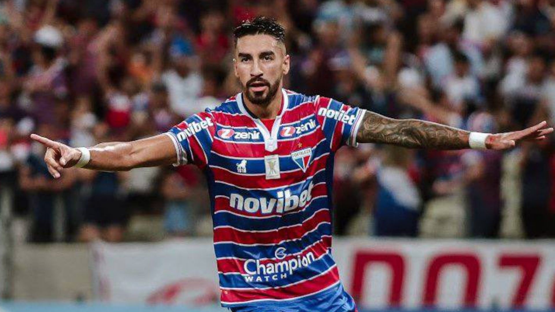 Lucero comemora gol pelo Fortaleza em 2023