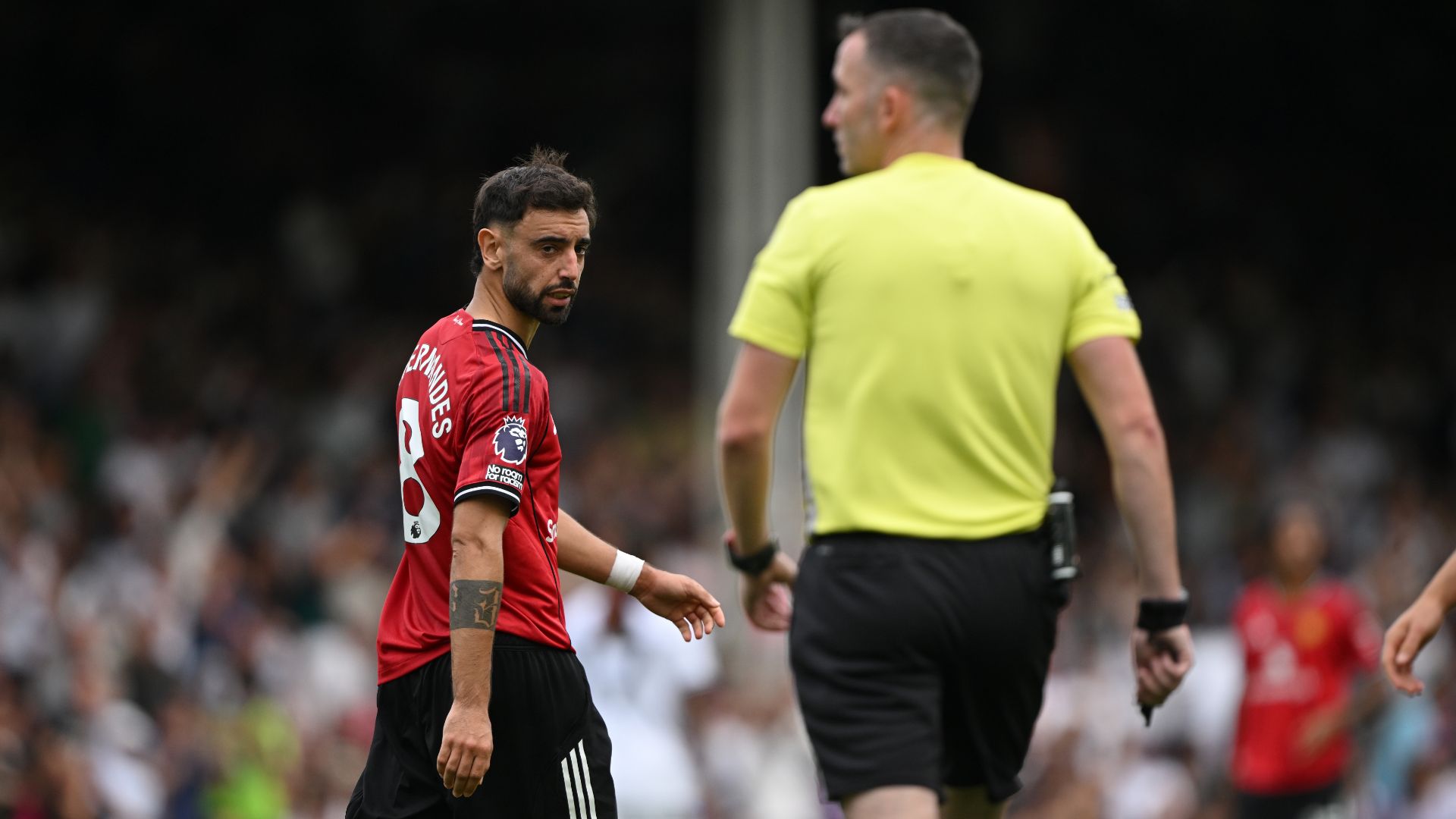 Bruno Fernandes Chris Kavanagh Manchester United Fulham 2025-26