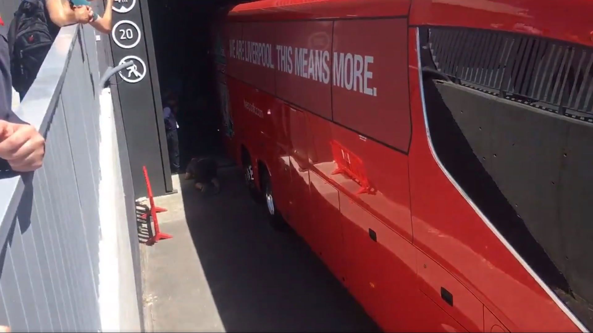 FC Liverpool Team Bus