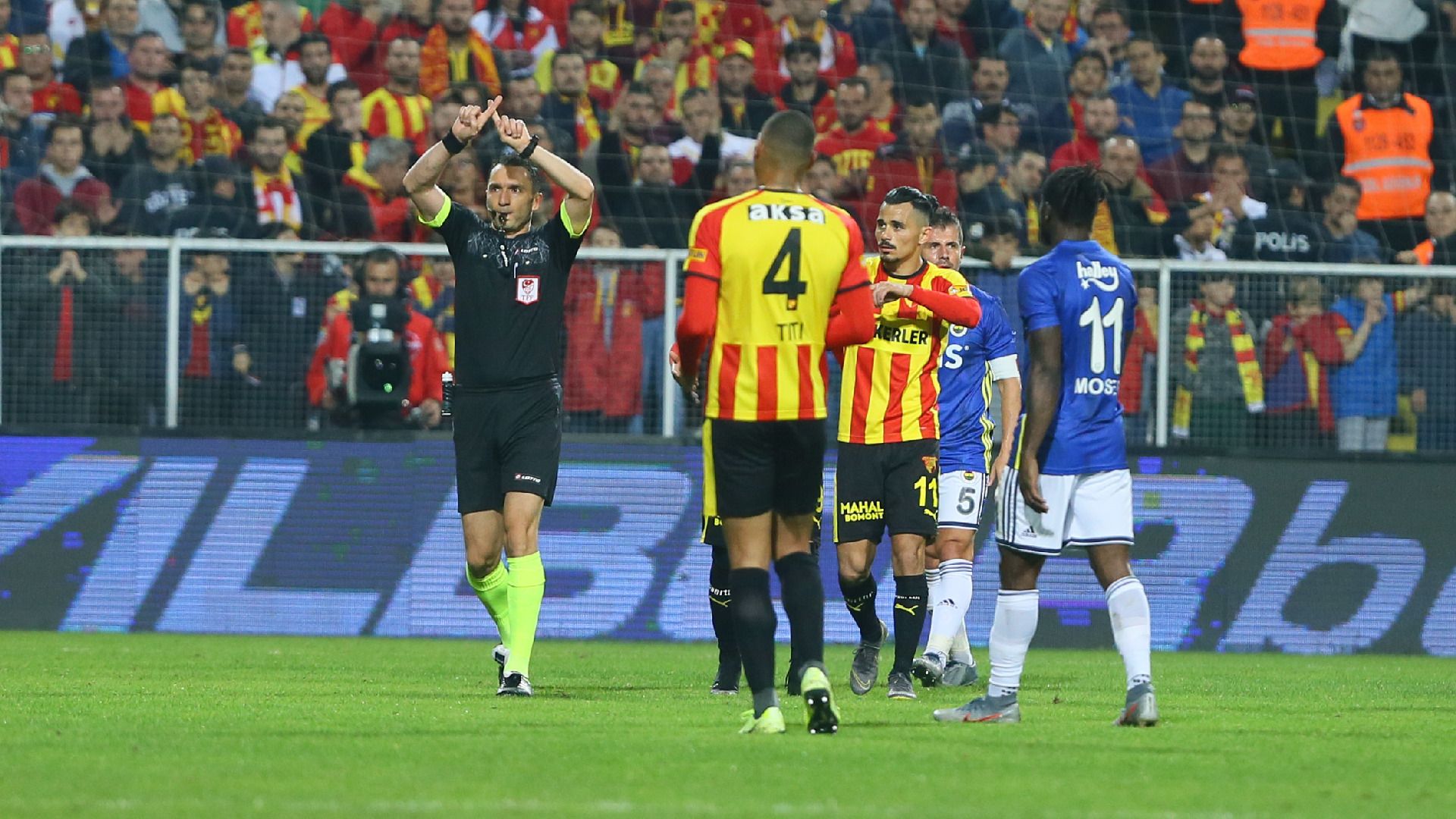 Goztepe Fenerbahce VAR 30112019