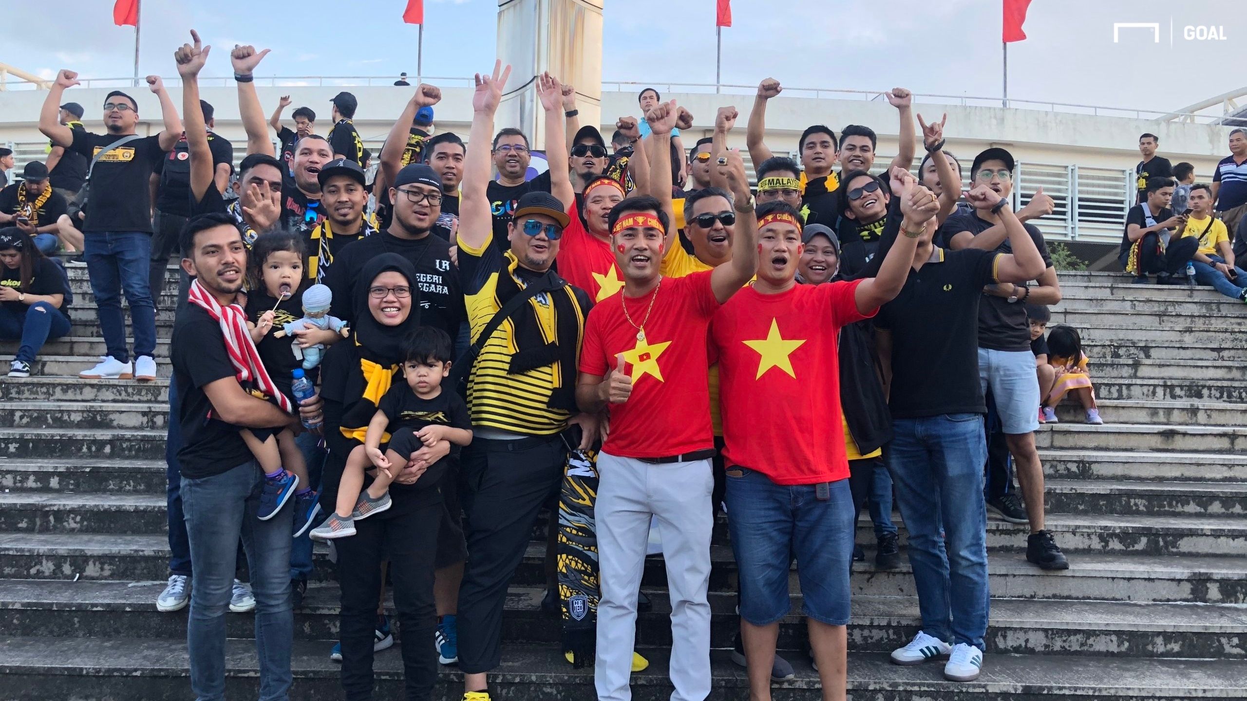 Vietnamese - Malaysian supporters | My Dinh Stadium | World Cup 2022 Qualification (AFC)