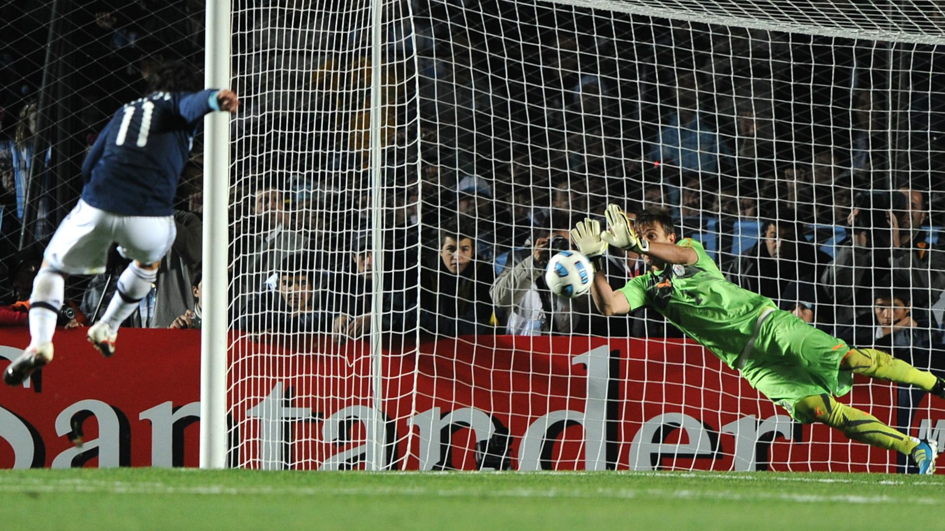 Carlos Tevez Argentina Uruguay Copa America 2011