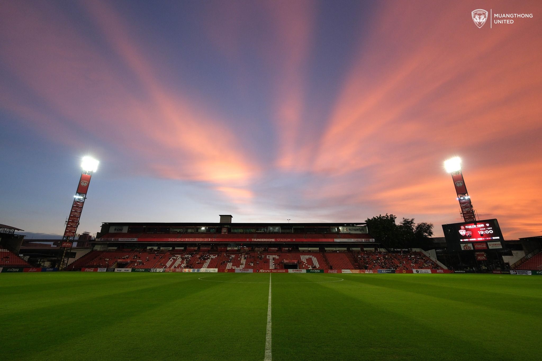 ธันเดอร์โดม สเตเดียม