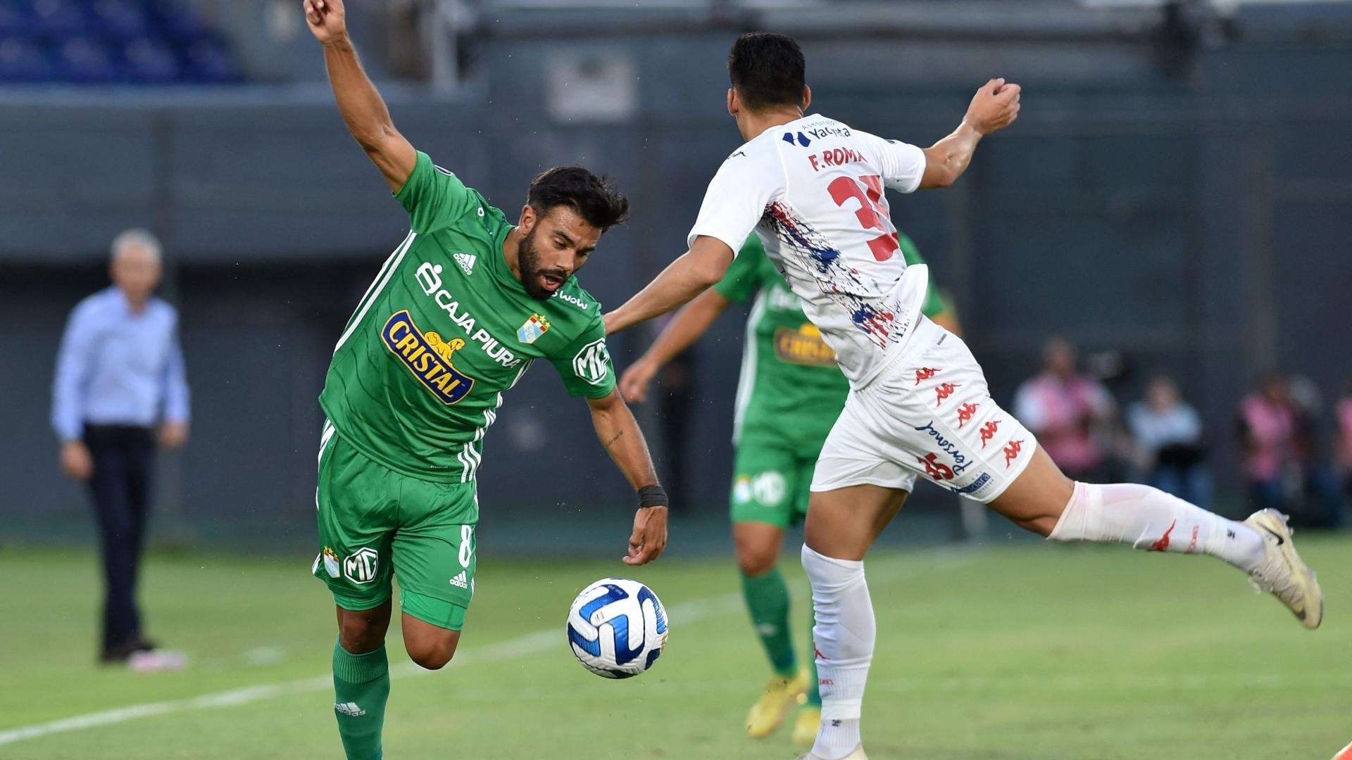 Leandro Sosa em Sporting Cristal x Nacional-PAR pela pré-Libertadores 2023