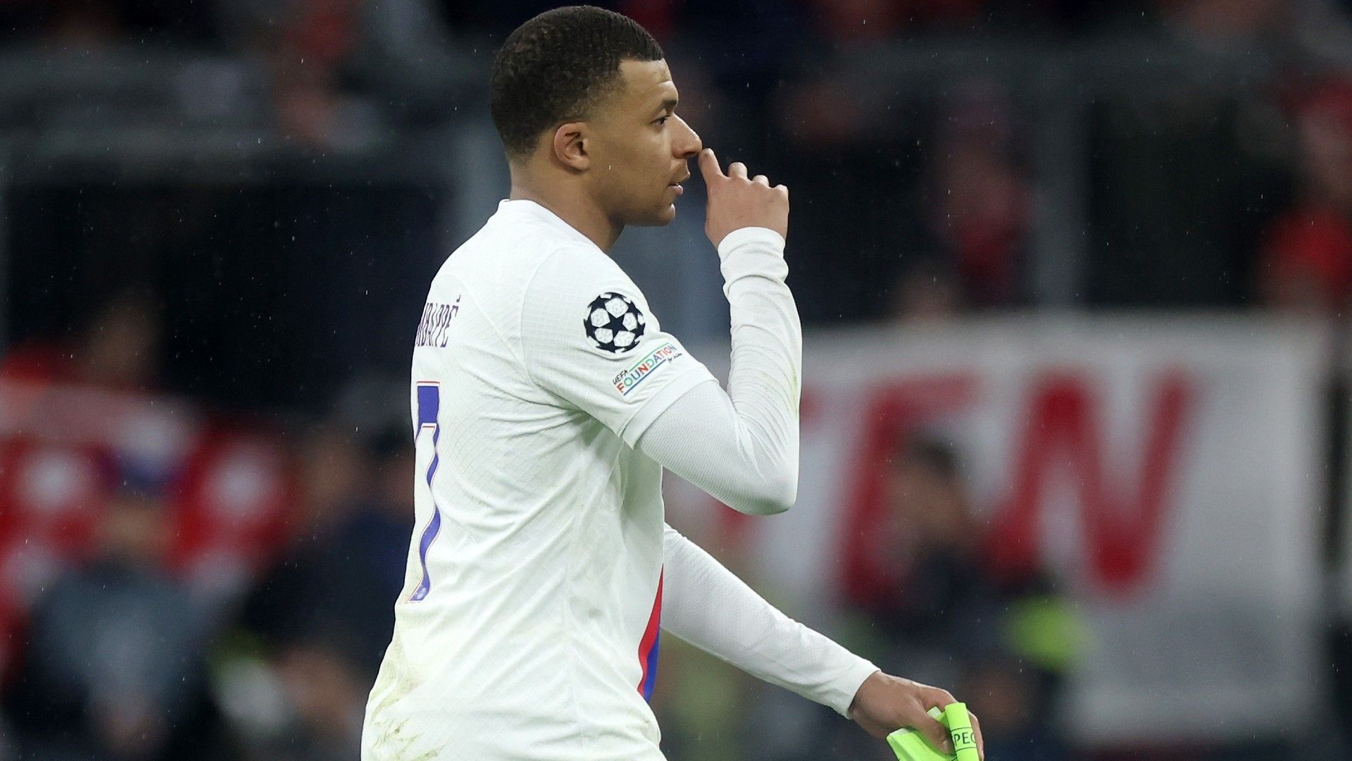 Kylian Mbappe armband PSG vs Bayern 2022-23