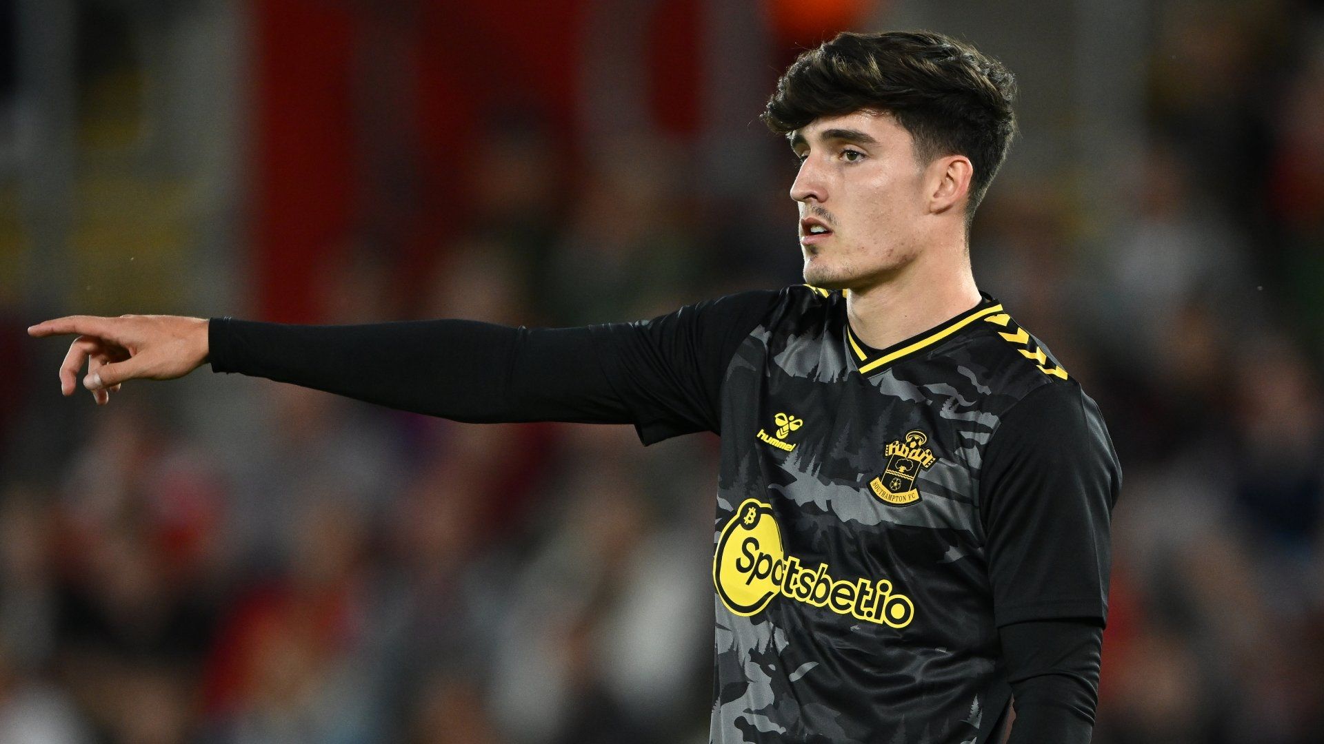 24-25 ニューカッスル・ユナイテッド 21番 リブラメント Tino Livramento - 選手プロフィール 25/26 | Transfermarkt