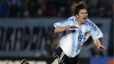 Lionel Messi Uruguay Argentina 12102005